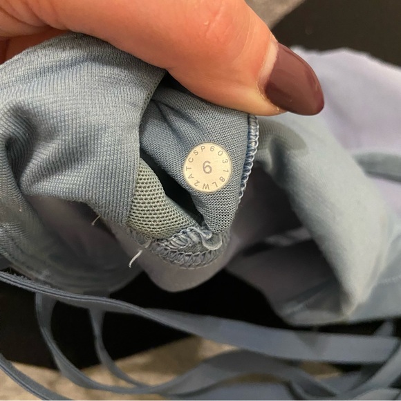 Lululemon Sz 6 Free to be moved bra cascade blue/slate blue EUC - Picture 2 of 3